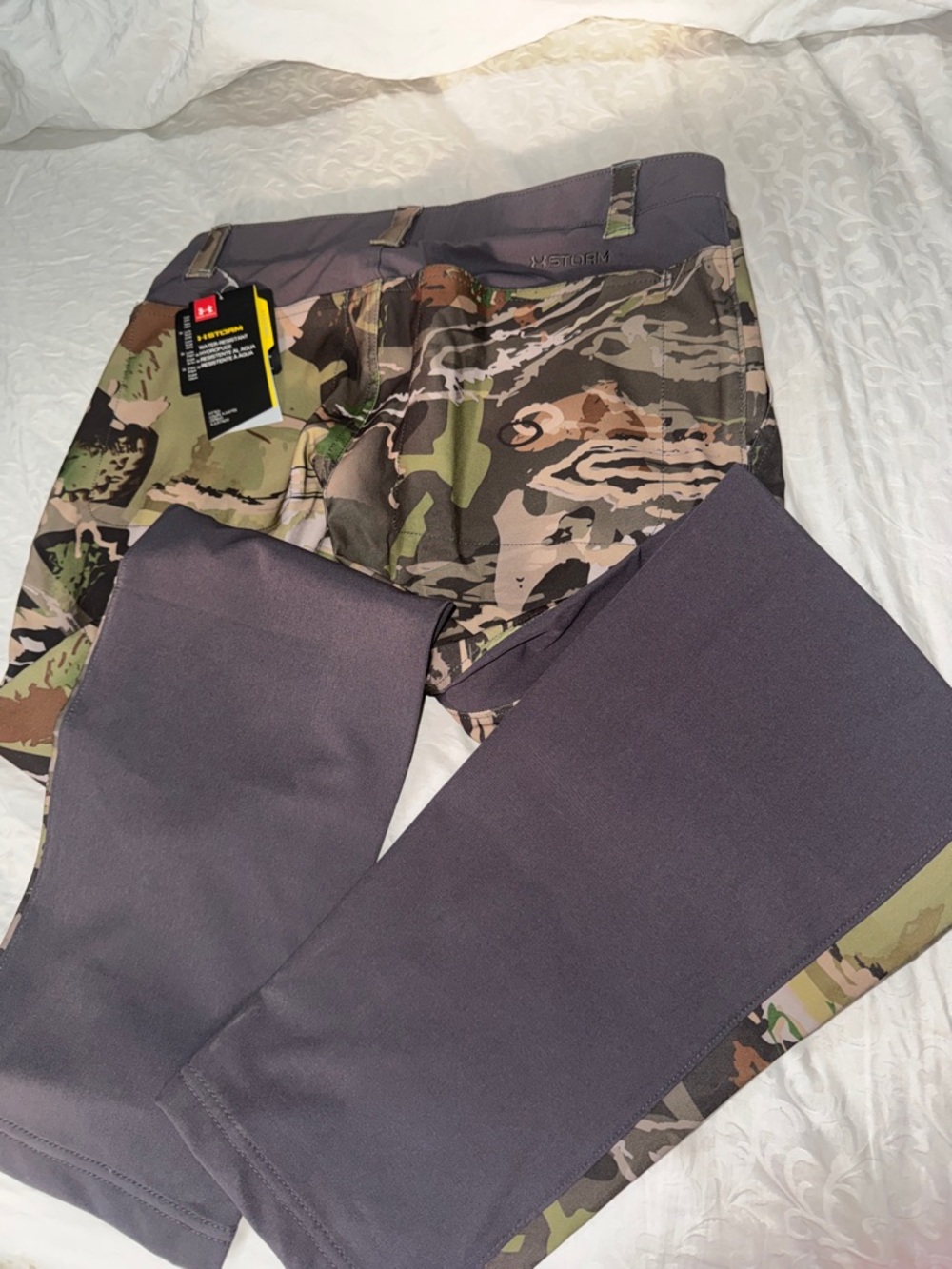 Under Armour Men's Camouflage Cargo Pants with Black Panels sz 8 - Picture 3 of 7